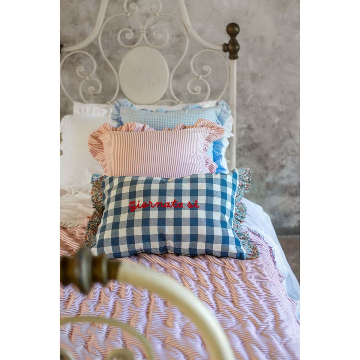 CUSCINO RICAMATO NON PARLO SENZA CAFFE BLANC MARICLO, aTELIER bOLOGNA